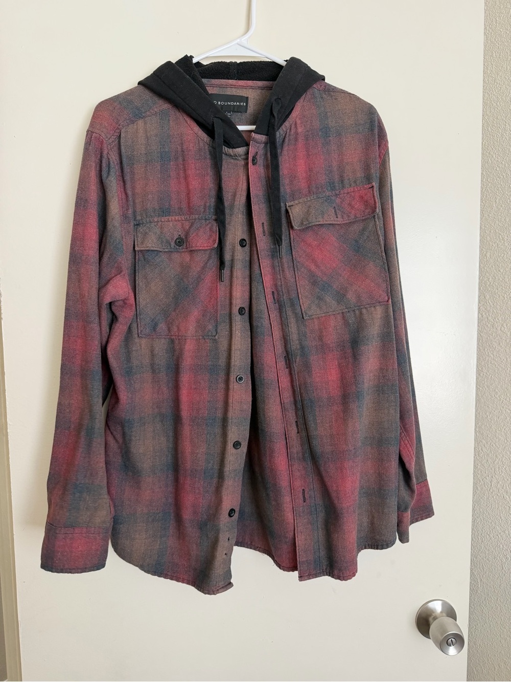 No Boundaries Plaid Hooded Button Down in Red & Gray Size Small
